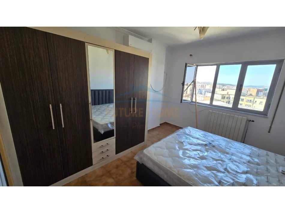 Tirane, jepet me qera apartament 1+1+Ballkon Kati 10, 53 m² 500 € (Pallati me shigjeta)