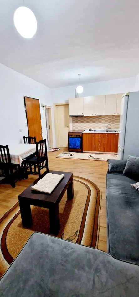 Tirane, jepet me qera apartament 2+1+Ballkon Kati 4, 80 m² 450 € (Rruga Bardhyl)