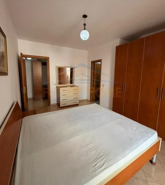 Tirane, shitet apartament 2+1 Kati 5, 92 m² 125.000 € (fresku)