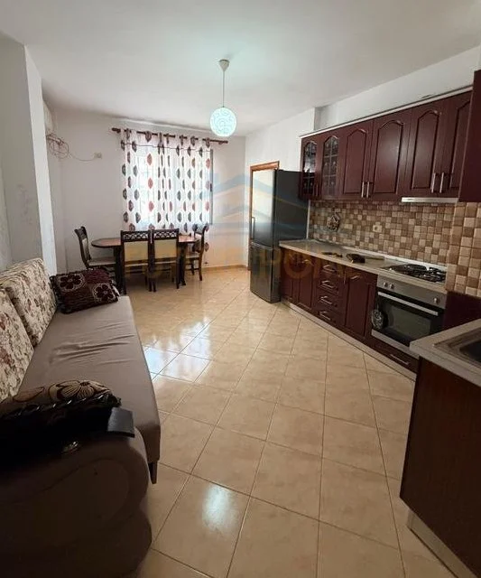 Tirane, shitet apartament 2+1 Kati 5, 92 m² 125.000 € (fresku)