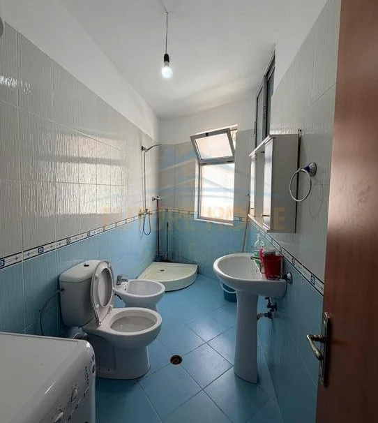 Tirane, shitet apartament 2+1 Kati 5, 92 m² 125.000 € (fresku)