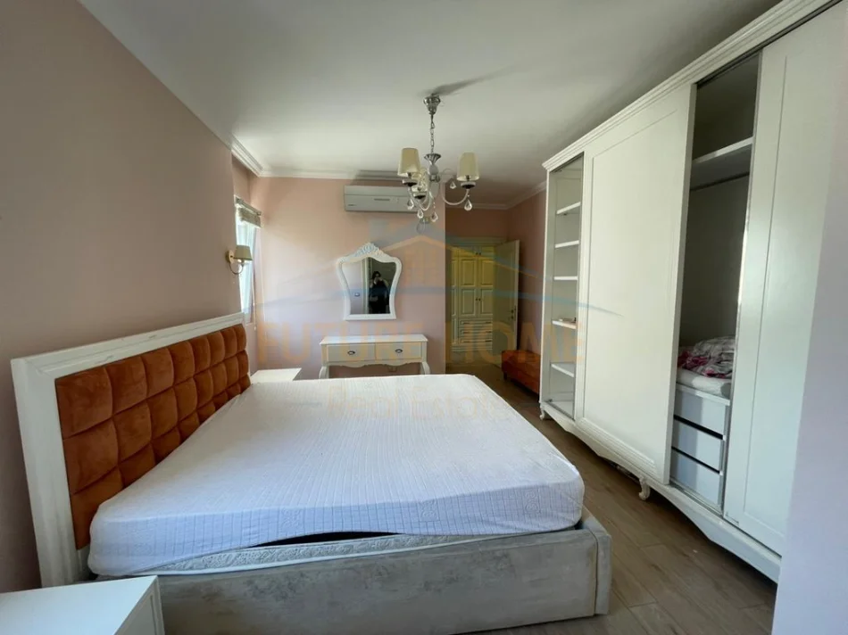 Tirane, jepet me qera apartament 3+1 , 113 m² 1.000 € (Apartament 3+1+2+2 Poste Parkimi, Liqeni i Thatë, Tiranë)