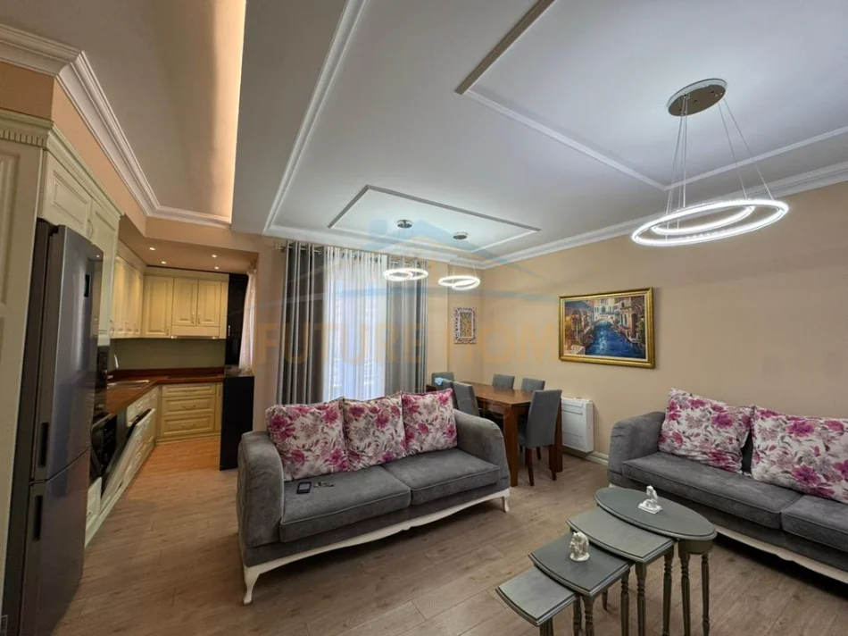Tirane, jepet me qera apartament 3+1 , 113 m² 1.000 € (Apartament 3+1+2+2 Poste Parkimi, Liqeni i Thatë, Tiranë)