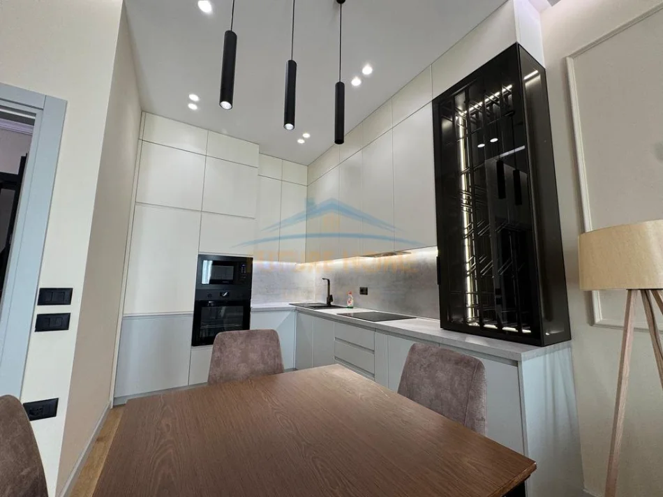 Tirane, jepet me qera apartament 1+1 Kati 9, 76 m² 900 € (Rruga e Kavajes)