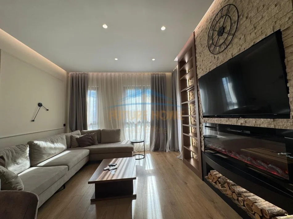 Tirane, jepet me qera apartament 1+1 Kati 9, 76 m² 900 € (Rruga e Kavajes)