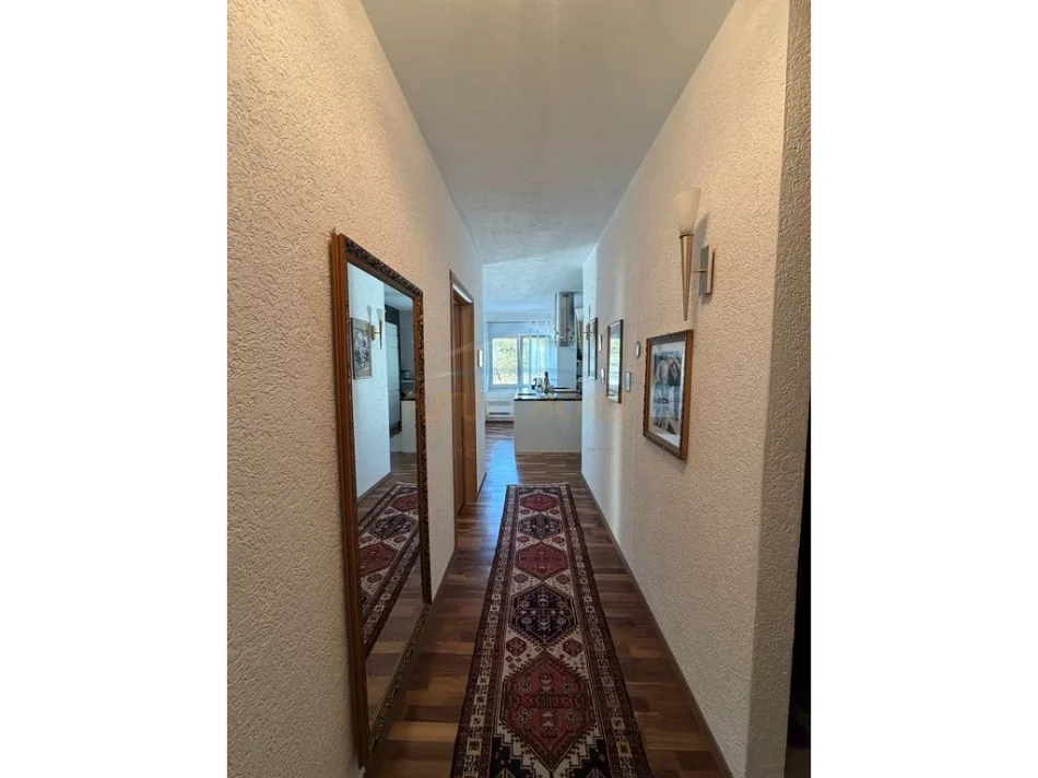 Tirane, shes apartament 2+1+Ballkon Kati 1, 106 m² 160.000 € (Fresku)