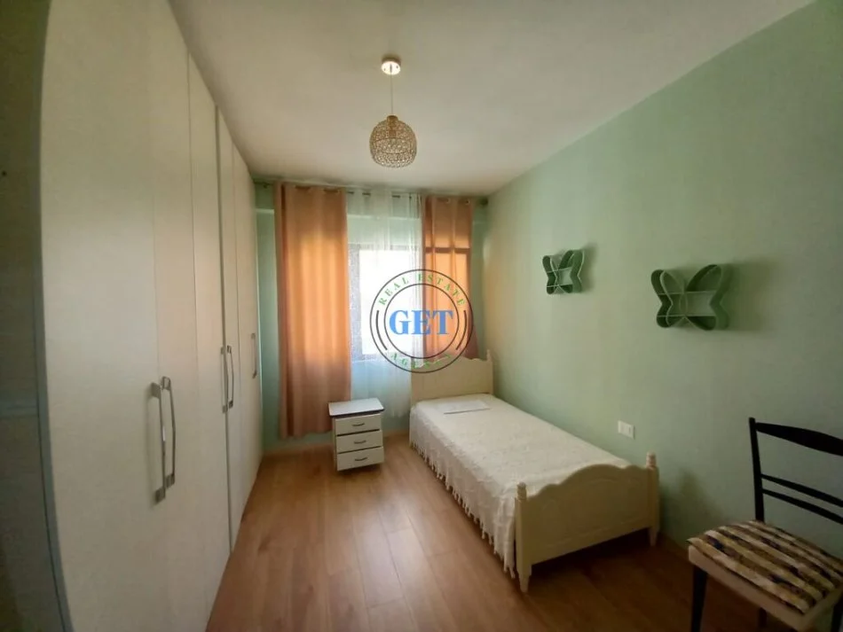 Durres, jepet me qera apartament 2+1+Ballkon Kati 3, 120 m² 650 € (Vila Zogut, Durres)