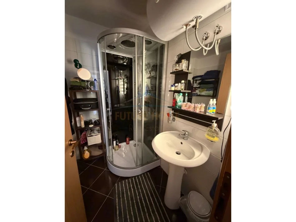 Tirane, shes apartament 2+1+Ballkon Kati 1, 106 m² 160.000 € (Fresku)