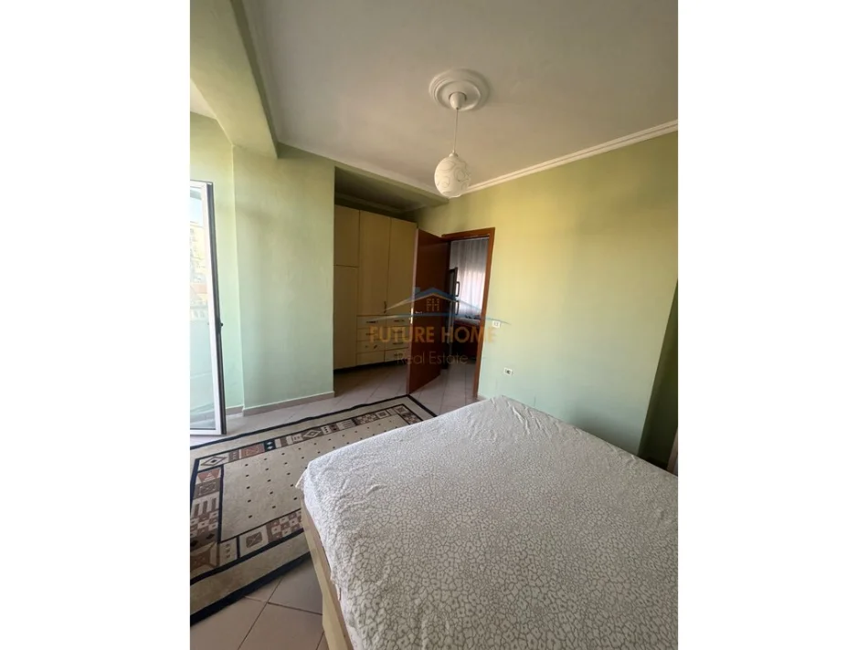 Tirane, jepet me qera apartament 1+1+Ballkon Kati 5, 63 m² 550 € (Rruga e Bogdaneve)