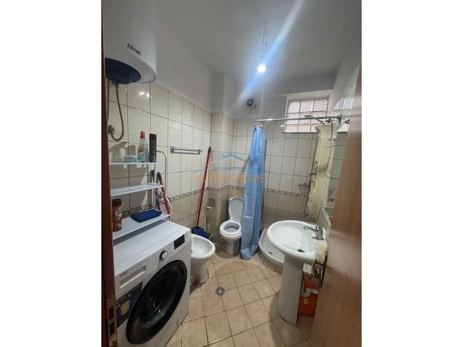 Tirane, jepet me qera apartament 1+1+Ballkon Kati 5, 63 m² 550 € (Rruga e Bogdaneve)