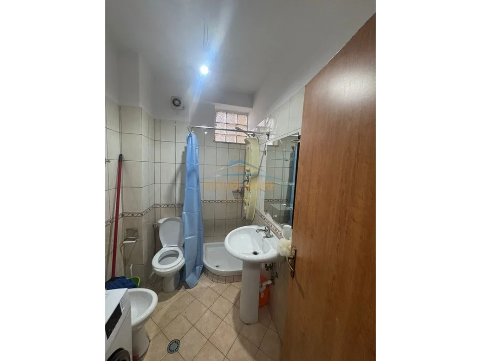 Tirane, jepet me qera apartament 1+1+Ballkon Kati 5, 63 m² 550 € (Rruga e Bogdaneve)