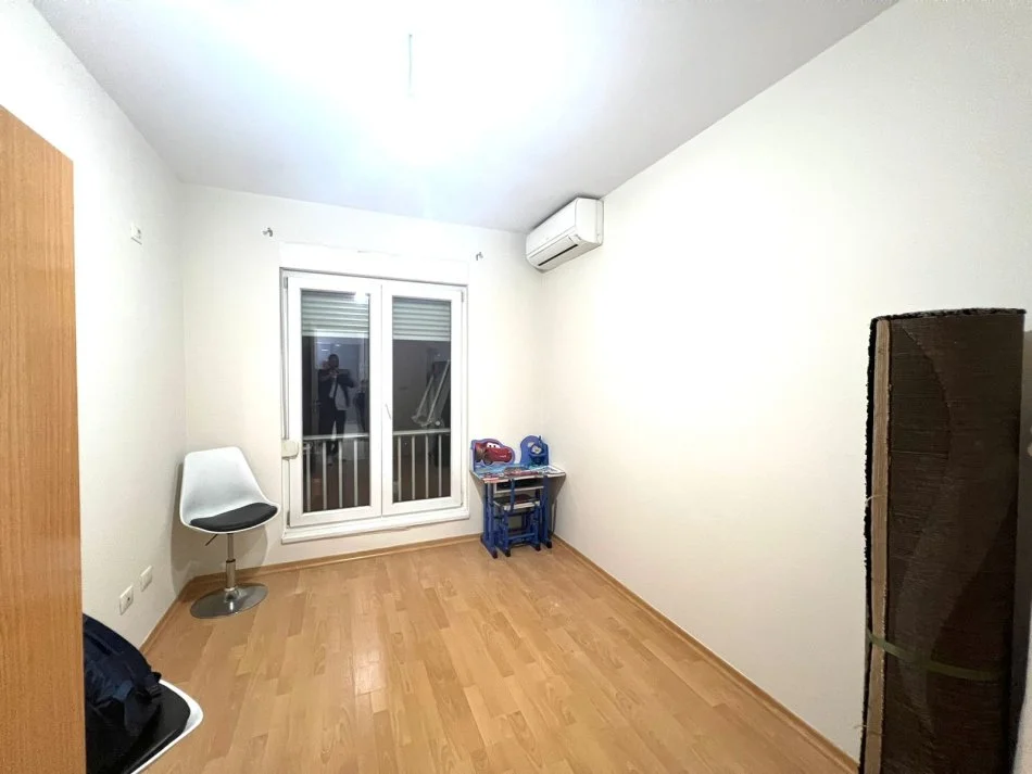 Tirane, jepet me qera apartament 2+1 Kati 5, 94 m² 700 € (Kompleksi kontakt)