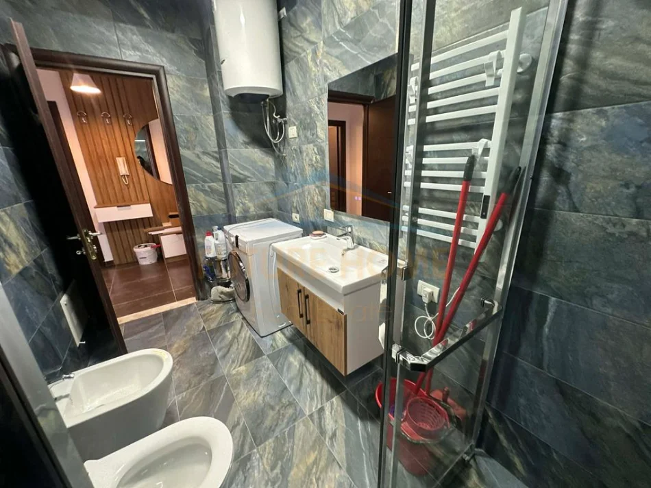 Tirane, jepet me qera apartament 2+1 , 95 m² 580 € (Unaza e re)