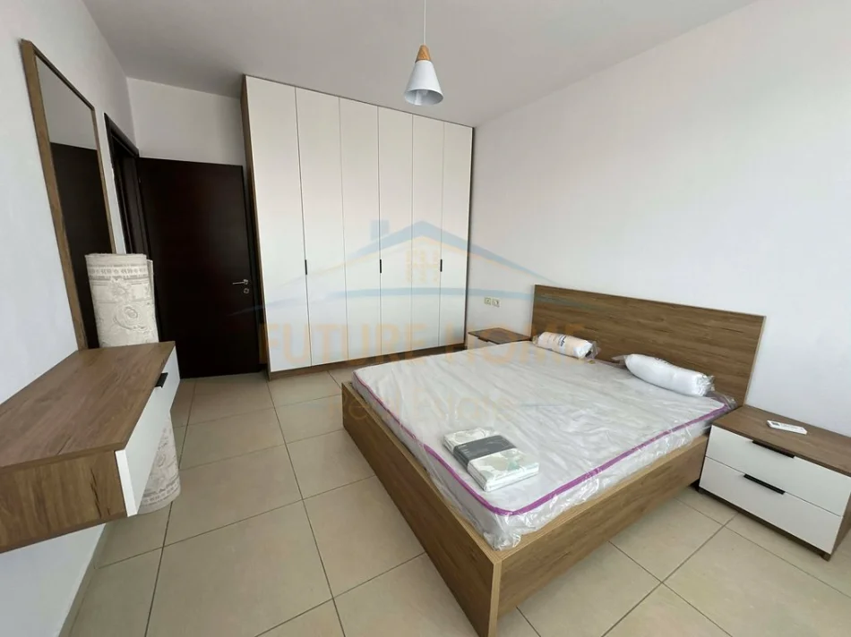 Tirane, jepet me qera apartament 2+1 , 95 m² 580 € (Unaza e re)