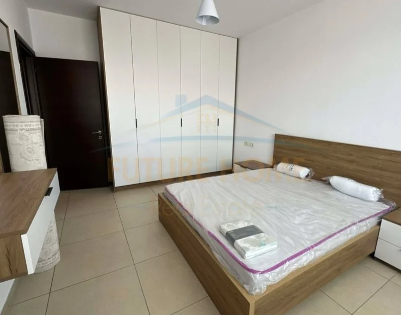 Tirane, jepet me qera apartament 2+1 Kati 8, 95 m² 580 € (Unaza e re)