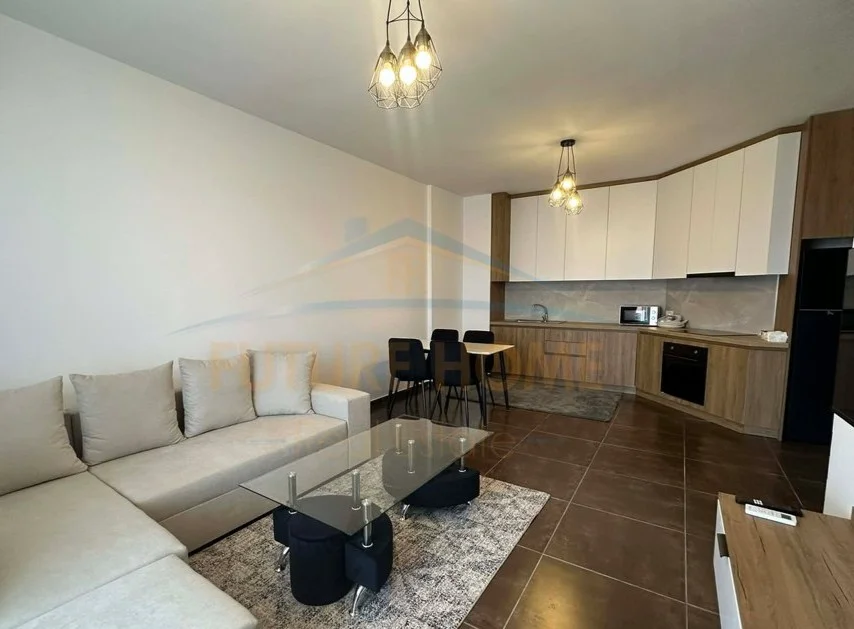 Tirane, jepet me qera apartament 2+1 Kati 8, 95 m² 580 € (Unaza e re)