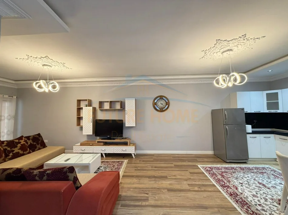 Tirane, jepet me qera apartament 2+1+Ballkon Kati 5, 116 m² 550 € (Yzberisht)