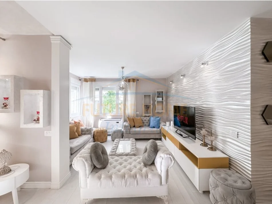 Tirane, jepet me qera apartament 2+1 Kati 2, 89 m² 1.300 € (Kopshti Zoologjik, pranë Pavarotti Pizzeria.)