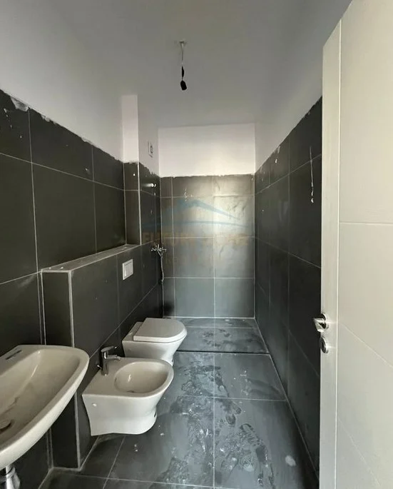 Tirane, shitet apartament 2+1 Kati 5, 109 m² 243.900 € (rruga sadik petrela)