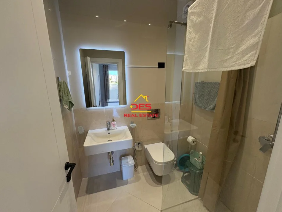 Vlore, jepet me qera apartament 2+1+Ballkon Kati 3, 95 m² 500 € (Rruga Sadik Zotaj)