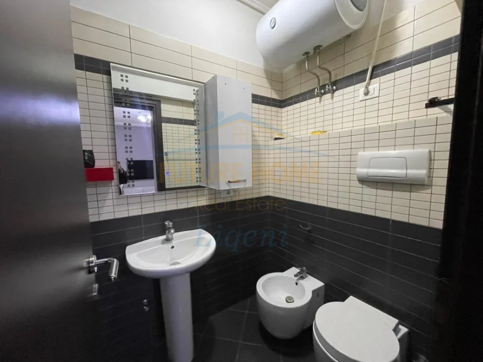Tirane, jepet me qera apartament 1+1 Kati 4, 57 m² 630 € (Kompleksi Delijorgji)
