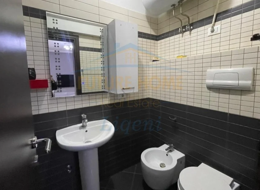 Tirane, jepet me qera apartament 1+1 Kati 4, 56 m² 630 € (Kompleksi Deliorgji)