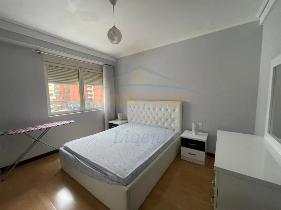 Tirane, jepet me qera apartament 1+1 Kati 4, 57 m² 630 € (Kompleksi Delijorgji)