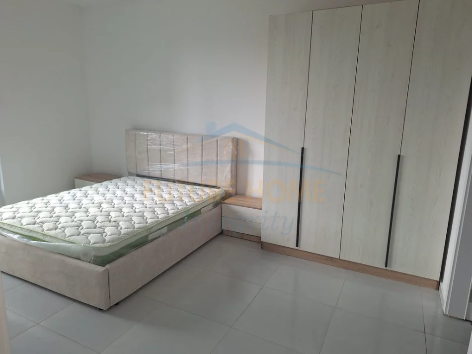 Tirane, jepet me qera apartament 2+1 Kati 4, 99 m² 600 € 