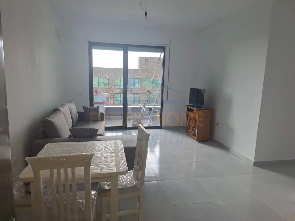 Tirane, jepet me qera apartament 2+1+2 Kati 4, 99 m² 600 € (Rruga 5 Maji)