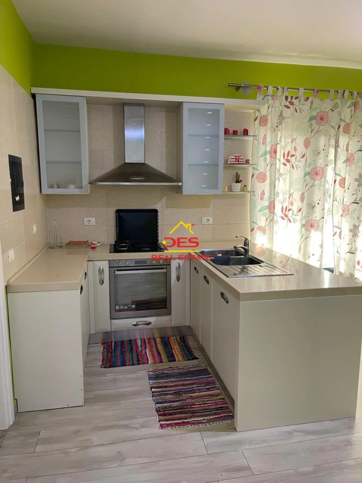 Vlore, jepet me qera shtepi 2+1+Ballkon Kati 0, 100 m² 500 € (Rruga Petro Marko)