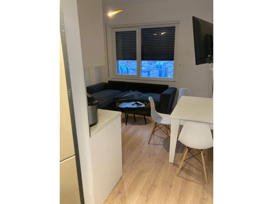 Tirane, jepet me qera apartament 1+1+Ballkon Kati 10, 45 m² 450 € (Yzberisht)