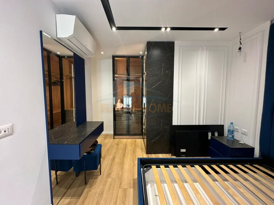 Tirane, jepet me qera apartament 2+1+Ballkon Kati 5, 89 m² 1.000 € (Rezidenca Alba)