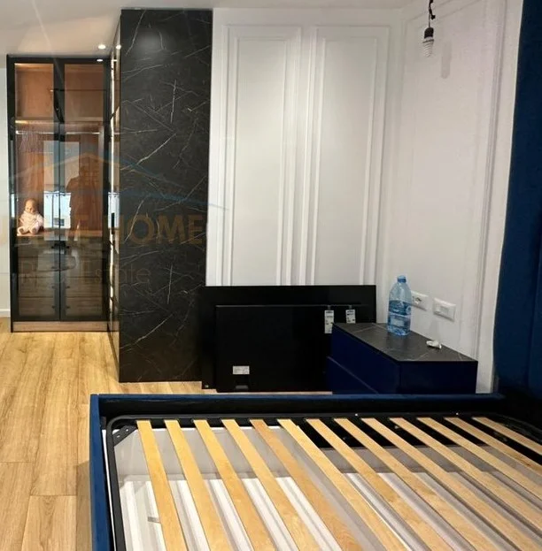 Tirane, jepet me qera apartament 2+1 Kati 5, 89 m² 1.000 € (Ish fusha aviacionit)