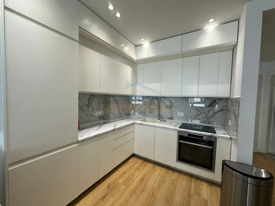 Tirane, jepet me qera apartament 2+1 Kati 5, 89 m² 1.000 € (Rezidenca Alba, Ish-Fusha e Aviacionit)