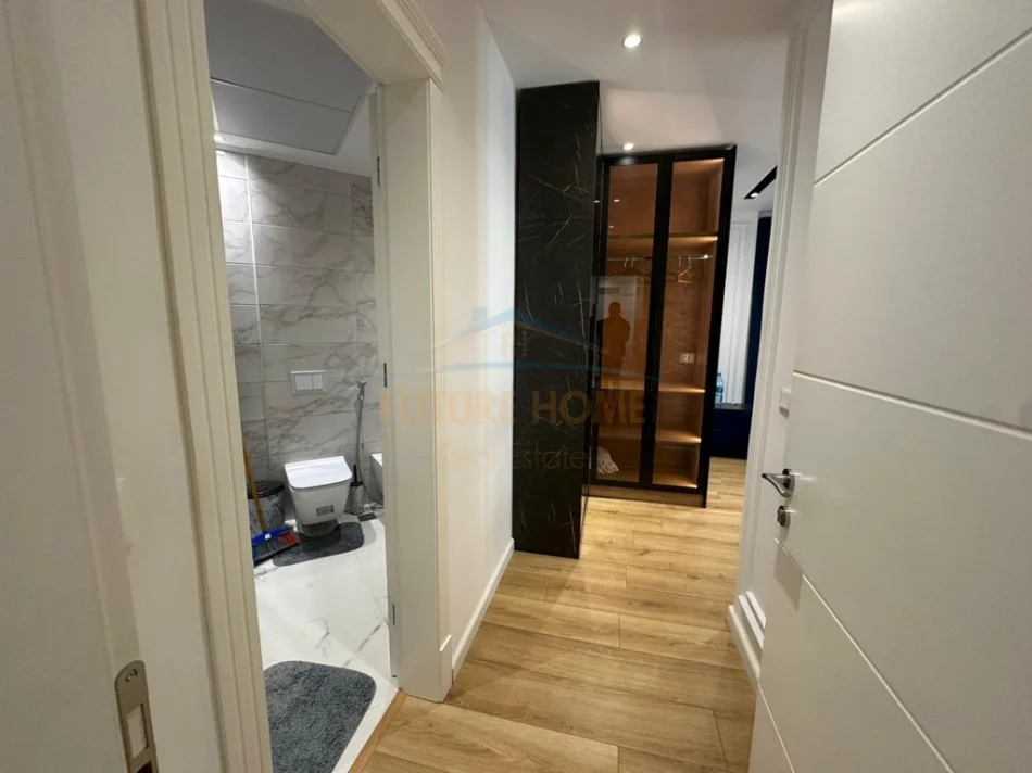 Tirane, jepet me qera apartament 2+1+Ballkon Kati 5, 89 m² 1.000 € (Rezidenca Alba)