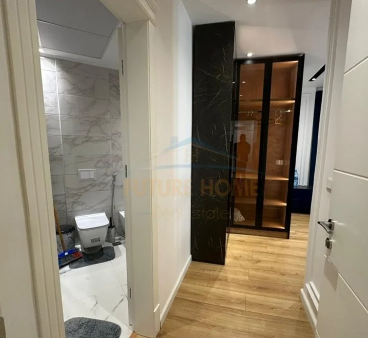 Tirane, jepet me qera apartament 2+1 Kati 5, 89 m² 1.000 € (Ish-Fusha e Aviacionit)