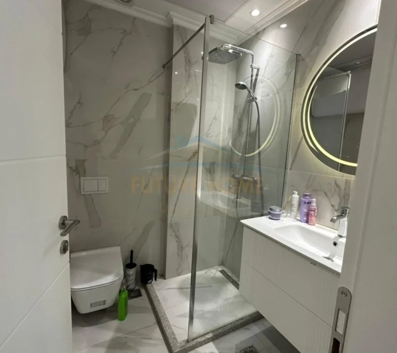 Tirane, jepet me qera apartament 2+1 Kati 5, 89 m² 1.000 € (Ish-Fusha e Aviacionit)