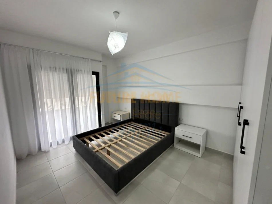 Tirane, jepet me qera apartament 1+1+Ballkon Kati 3, 116 m² 685 € (Rezidenca Kodra e Diellit)