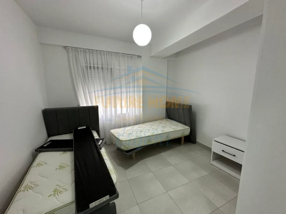 Tirane, jepet me qera apartament 1+1+Ballkon Kati 3, 116 m² 685 € (Rezidenca Kodra e Diellit)