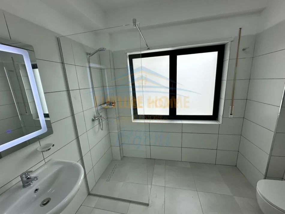 Tirane, jepet me qera apartament 1+1+Ballkon Kati 3, 116 m² 685 € (Rezidenca Kodra e Diellit)