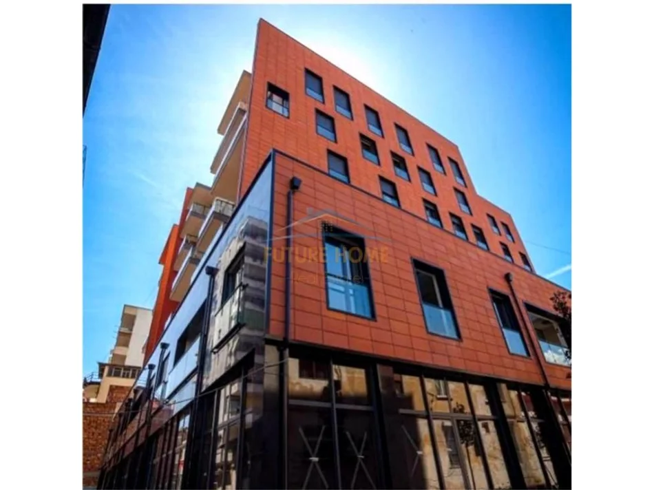 Tirane, jepet me qera zyre Kati 1, 122 m² 600 € (medreseja)