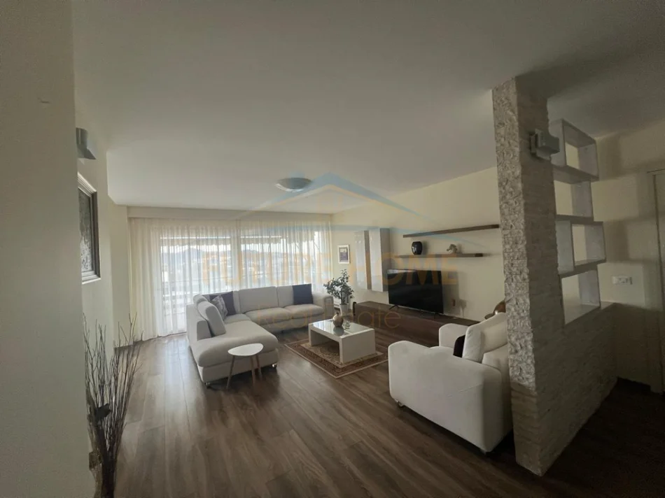 Tirane, jepet me qera apartament 2+1+Ballkon Kati 2, 130 m² 1.500 € (Long Hill residence)
