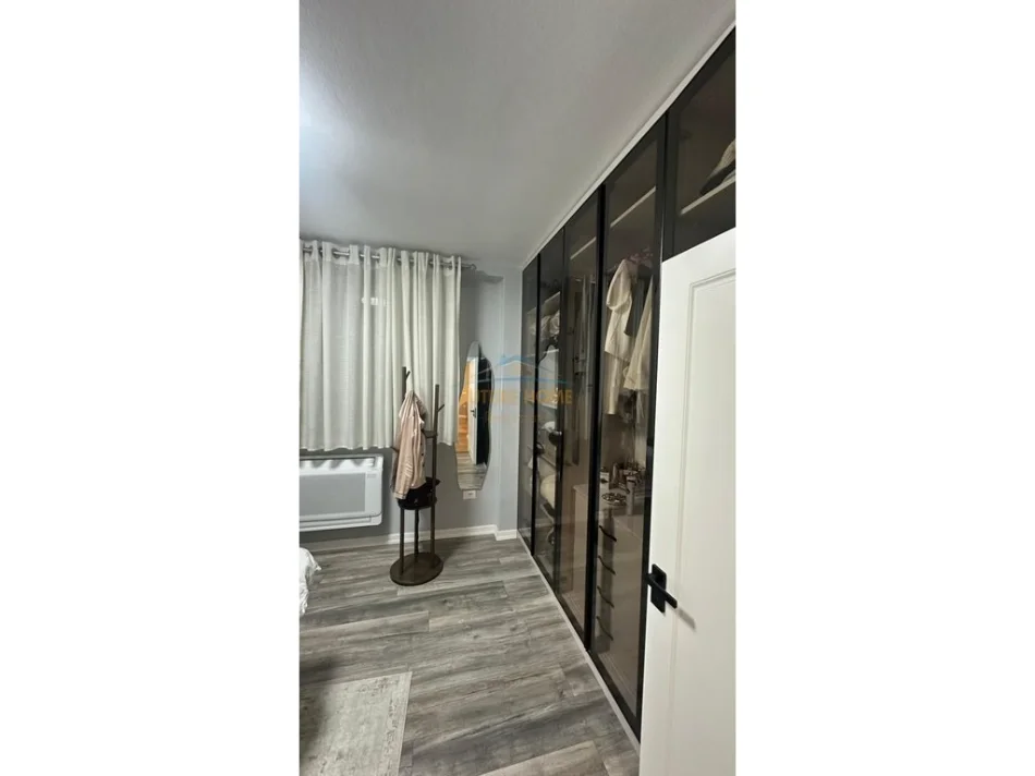 Tirane, shitet apartament 2+1 Kati 8, 97 m² 350.000 € (RRUGA E ELBASANIT)