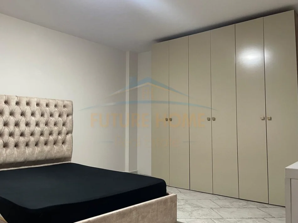 Tirane, jepet me qera apartament 2+1 Kati 1, 140 m² 650 € (Shkolla e Kuqe)