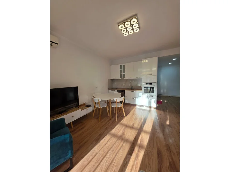 Tirane, jepet me qera apartament 1+1 Kati 3, 59 m² 550 € (Siri Kodra)