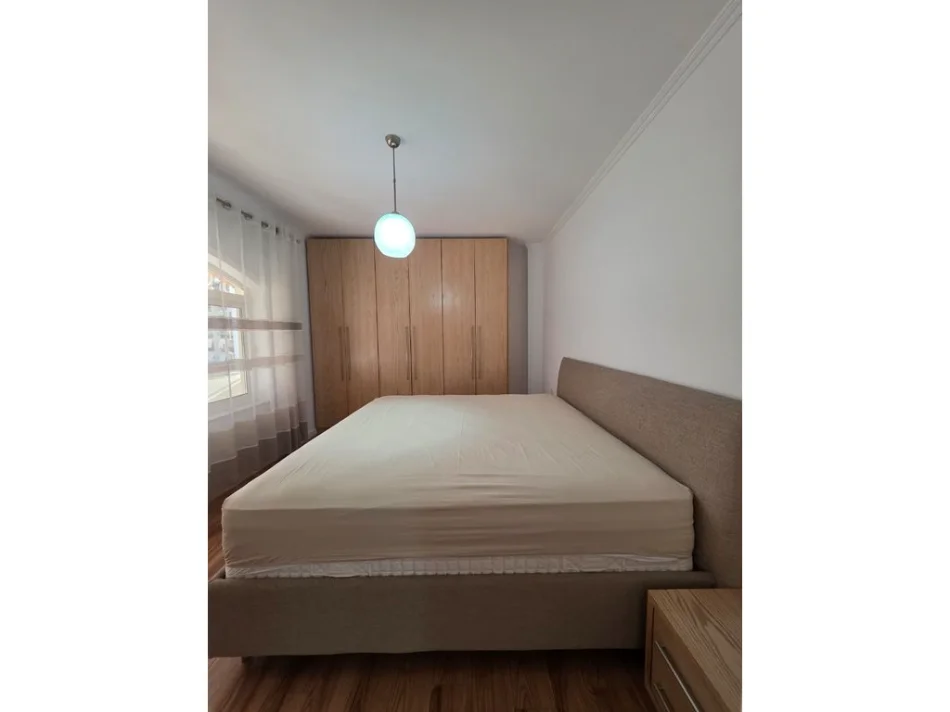 Tirane, jepet me qera apartament 1+1+Ballkon Kati 3, 59 m² 550 € (Rruga Siri Kodra)