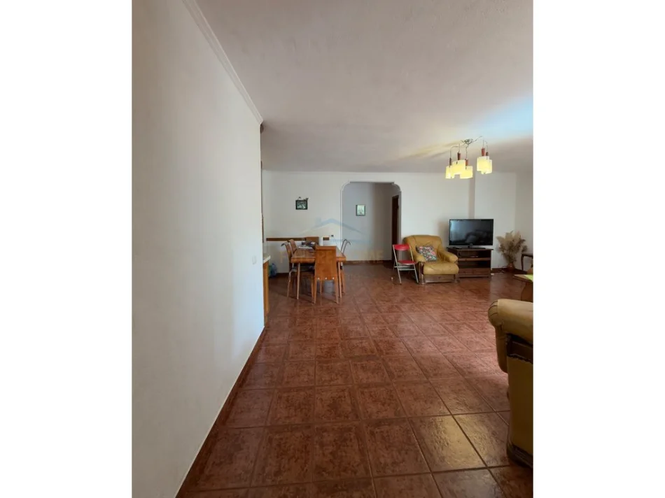 Tirane, shitet apartament 2+1 Kati 2, 100 m² 235.000 € (ZOGU I ZI)