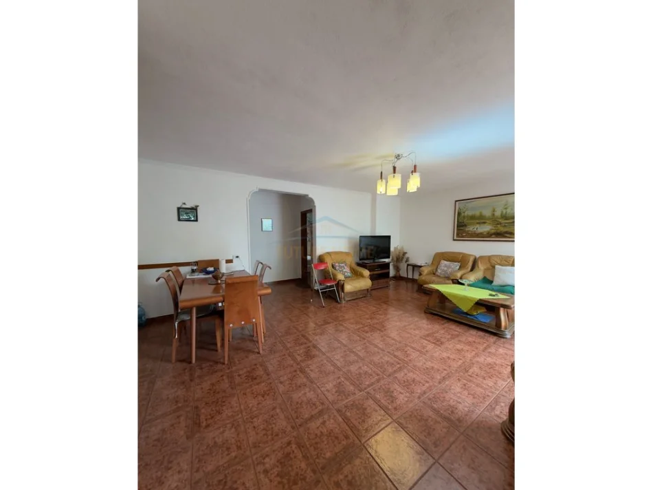 Tirane, shitet apartament 2+1 Kati 2, 100 m² 235.000 € (Zogu Zi)