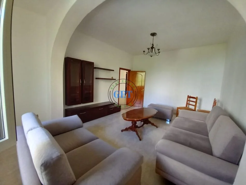 Durres, jepet me qera apartament 3+1 Kati 2, 110 m² 400 € (Prane Tregut Industrial , Durres)