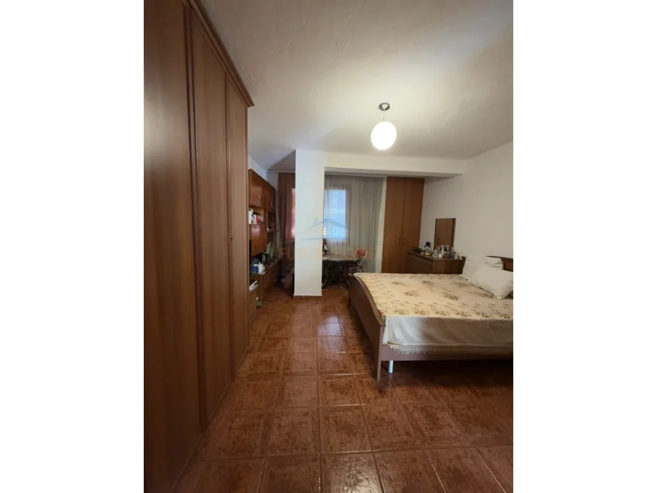 Tirane, shitet apartament 2+1 Kati 2, 100 m² 235.000 € (Zogu Zi)